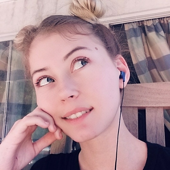 Meet your Posher, Crowley - Picture 1 of 1